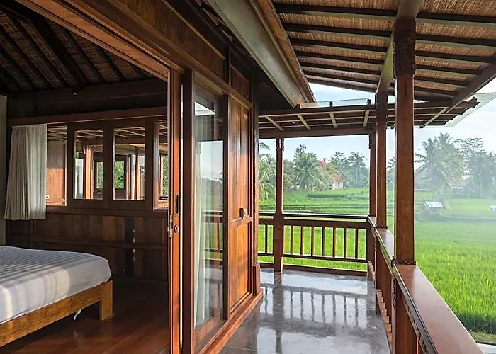 Benisari Batik Garden Kelusa